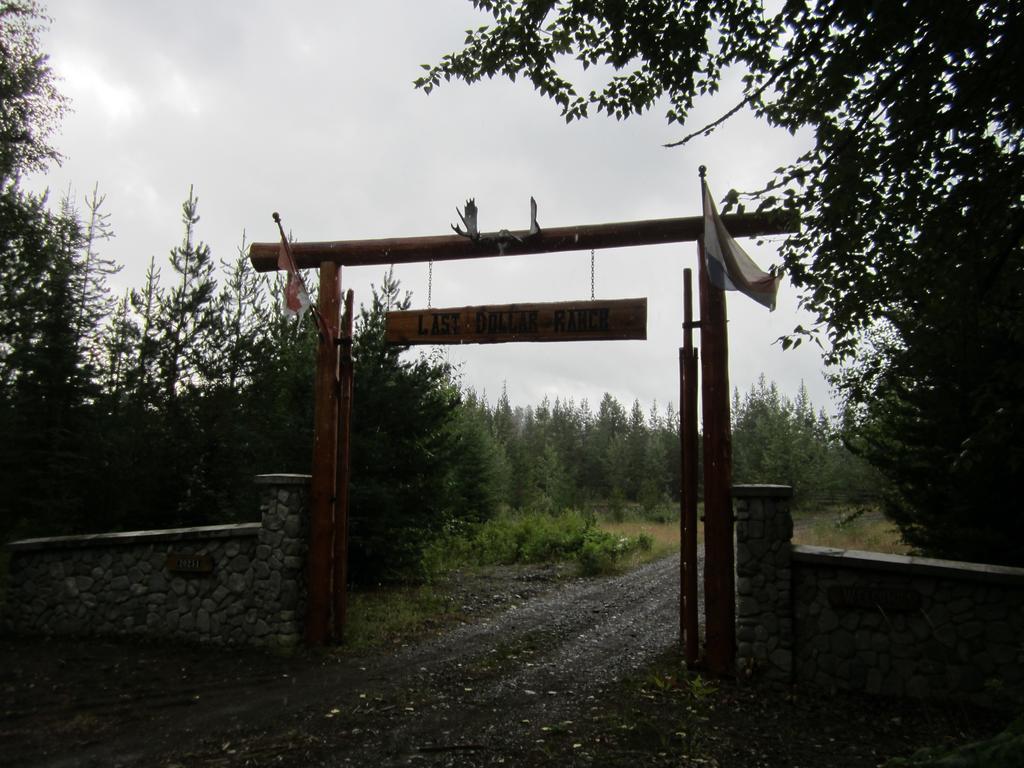 Ldr Lodge - Last Dollar Ranch Smithers Bagian luar foto