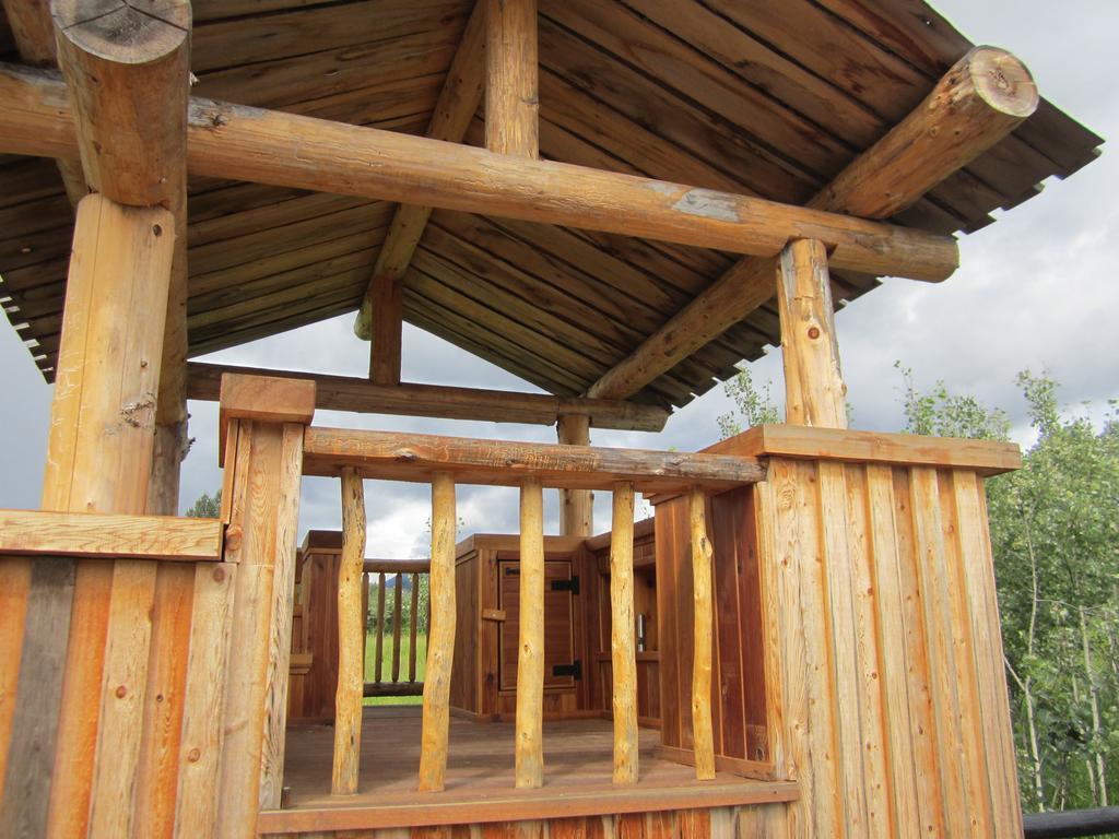 Ldr Lodge - Last Dollar Ranch Smithers Bagian luar foto