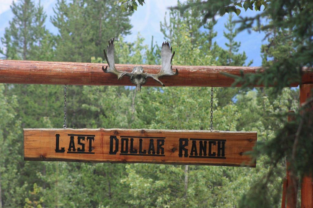 Ldr Lodge - Last Dollar Ranch Smithers Bagian luar foto